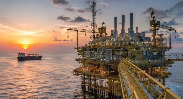 Our team manages complex energy projects from concept and evaluation to development and production phases.