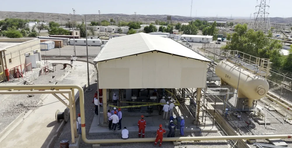 The project for the construction of the Cheshmeh Khosh and Paydar-e Gharb gas compression stations.